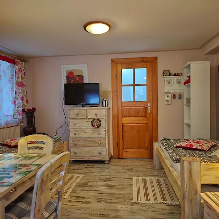 Cztery Pory Roku Ubytování v soukromí Jezow Sudecki